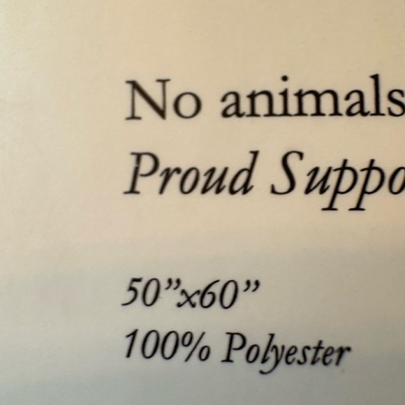 Luxurious Cream Faux Fur Throw Blanket - Picture 4 of 4